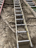 Fiberglass extension ladder