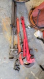Pipe wrenches and chain wrench