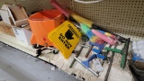 Lot - assorted cleaning tools