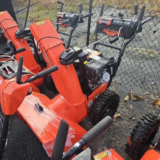New Ariens Deluxe 28 inch snow blower