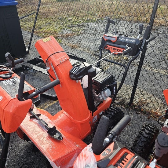 New Ariens Deluxe 28 inch snow blower