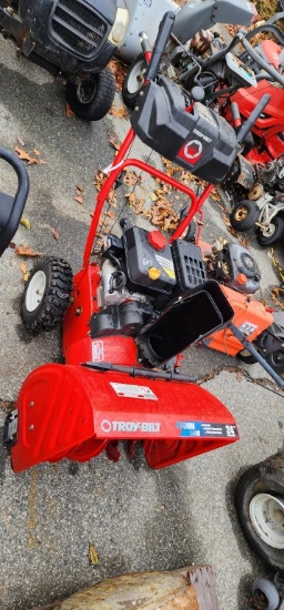 Troy bilt storm 2410 snow blower, 24in