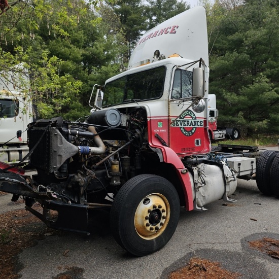 2001 Freightliner Tractor