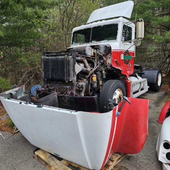 1003 Freightliner Parts Truck