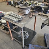 Work bench with vice