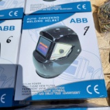 Auto darkening welding helmet