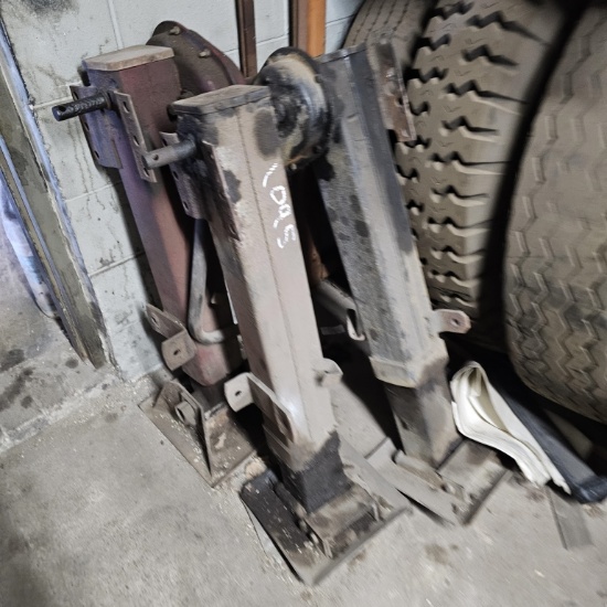 Trailer landing gears