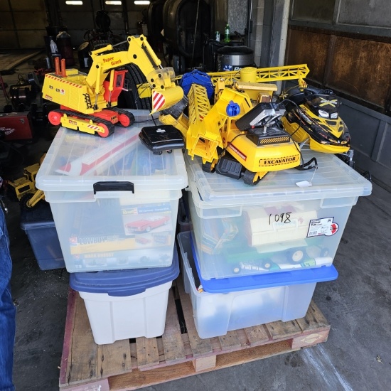 Large lot - tonka trucks, model kits, toys, etc