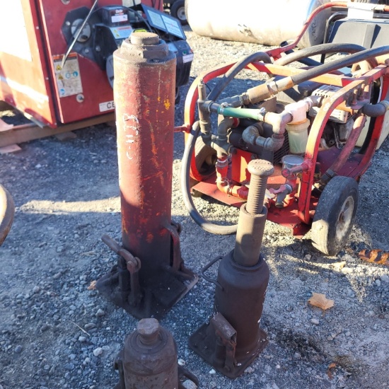 Lot (3) hydraulic jacks
