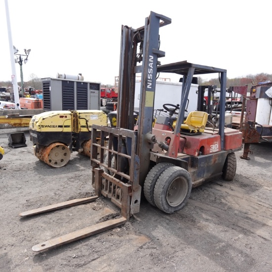 Nissan M30 Forklift