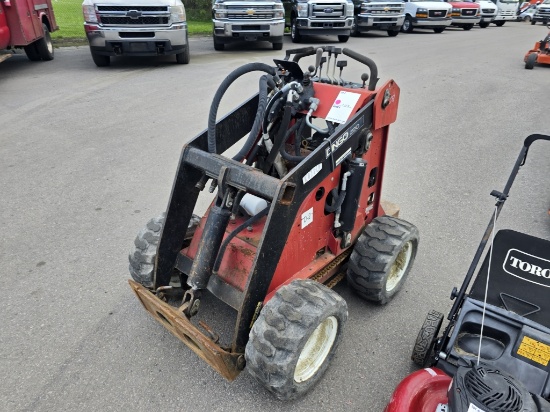 Toro Dingo 220