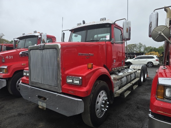 2017 Western Tractor 4900 Tractor