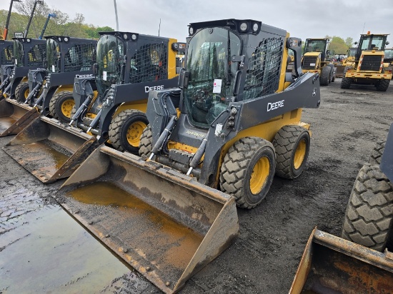 2022 John Deere 324g Skidsteer