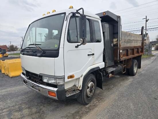 2001 Nissan Ud2300 Dump Truck