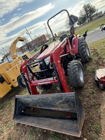 Mahindra 2538l Tractor W/ Backhoe