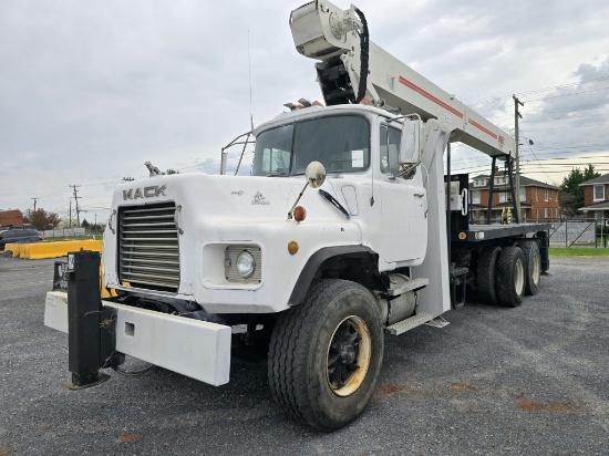 1988 Mack Dm690s Flatbed Crane