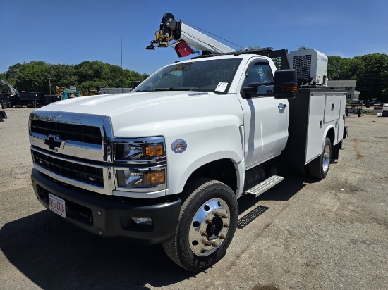 2022 Chevy GM515 Service truck w/ crane