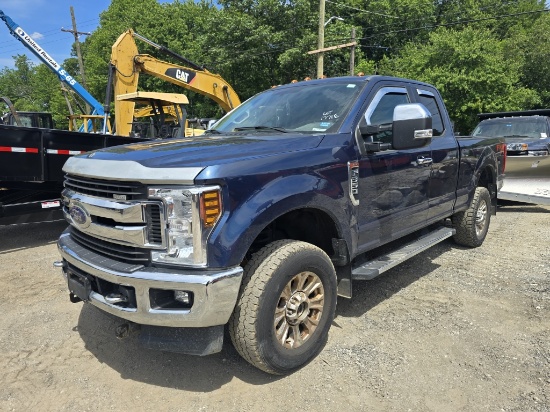 2019 Ford F350 Fx4 Pick Up W/ Plow