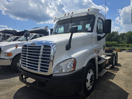 2016 Freightliner Cascadia Tractor