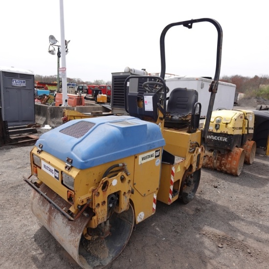 2004 Mustang Cat Compact Roller