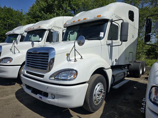 2007 Freightliner Columbia Sleeper Tractor