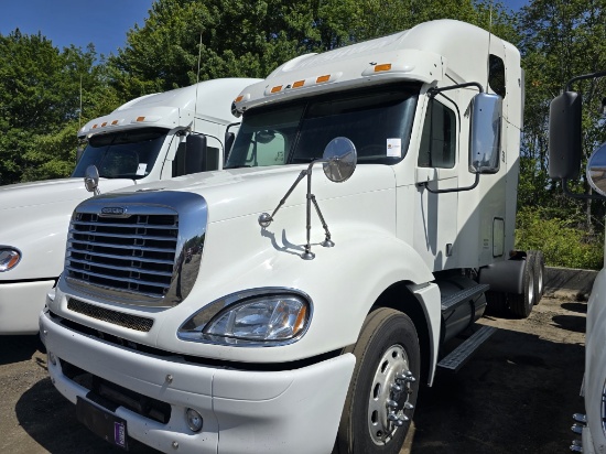 2006 Freightliner Columbia Sleeper Tractor