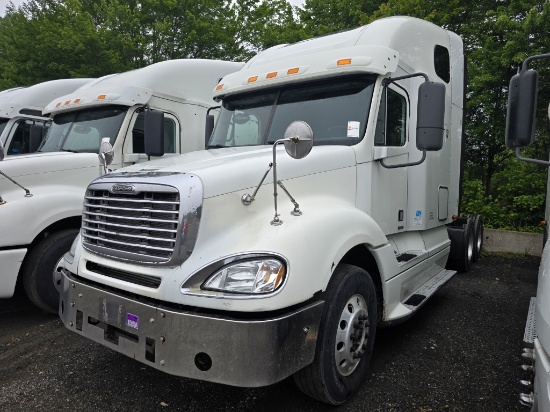 2007 Freightliner Columbia Sleeper Tractor