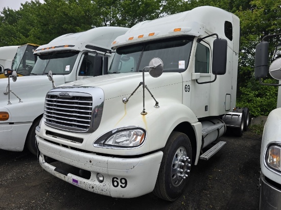 2012 Freightliner Columbia Sleeper Tractor