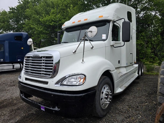 2018 Freightliner Columbia Sleeper Tractor