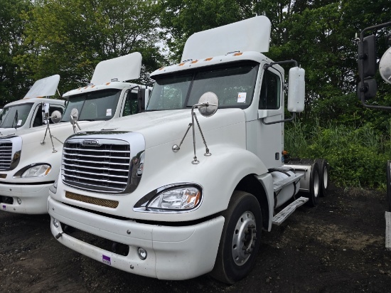 2002 Freightliner Columbia Tractor