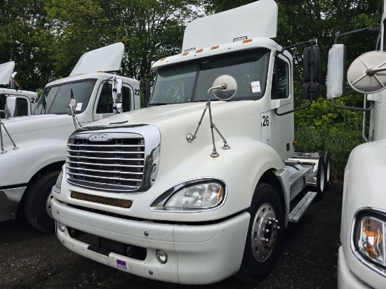 2003 Freightliner Columbia Tractor