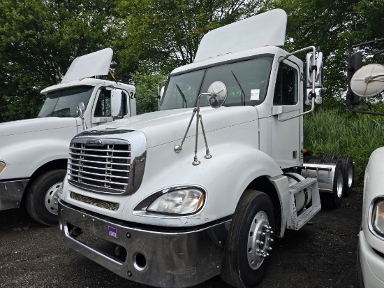 2003 Freightliner Columbia Tractor