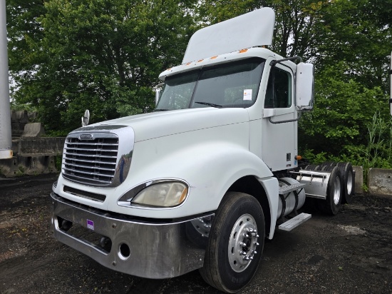 2011 Freightliner Columbia Tractor