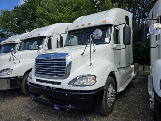 2018 Freightliner Columbia Sleeper Tractor