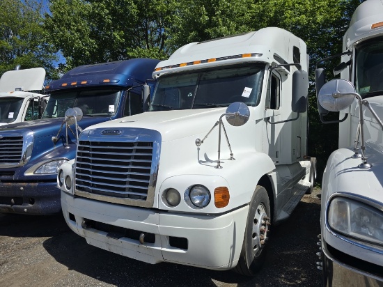 2004 Freightliner Columbia Sleeper Tractor