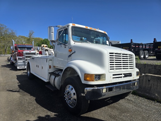 1998 International 8100 Tow Truck