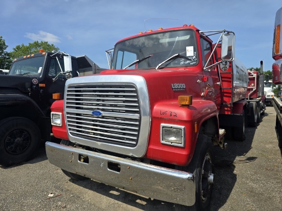 1987 Ford L8000 Oil Truck