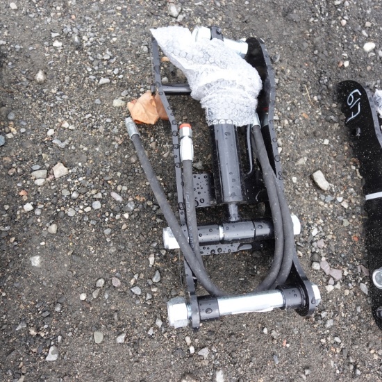 New Future Hydraulic Thumb Clamp