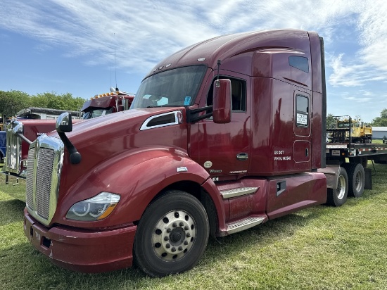 2016 Kenworth T680 Sleeper Tractor