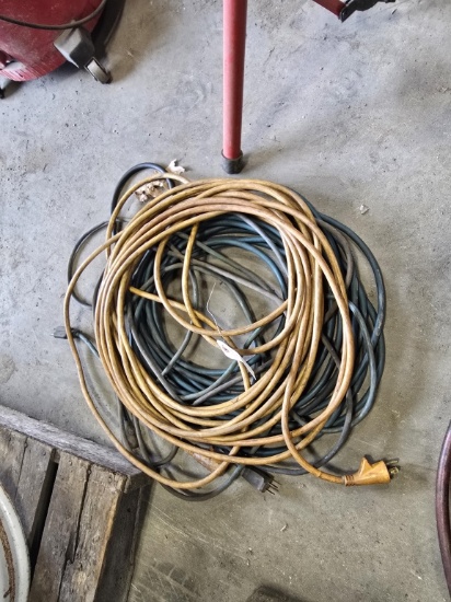Lot (2) Electric Extension Cords