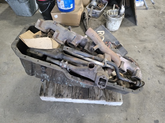 Engine Oil Pan With Exhaust Manifolds