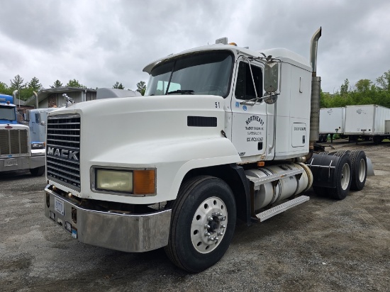 2000 Mack Ch613 Sleeper Tractor