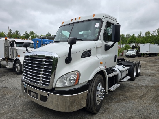 2013 Freightliner Columbia Tractor