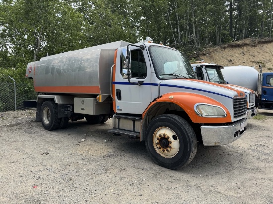 2004 Freightliner M2106 Oil Truck