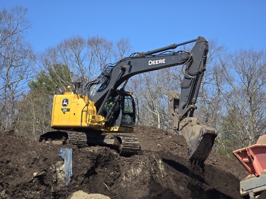 2022 John Deere 245 Excavator