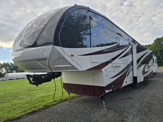 2014 Forest River Cardinal 5th Wheel Camper