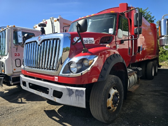 2016 International 7600 Rear Load Packer