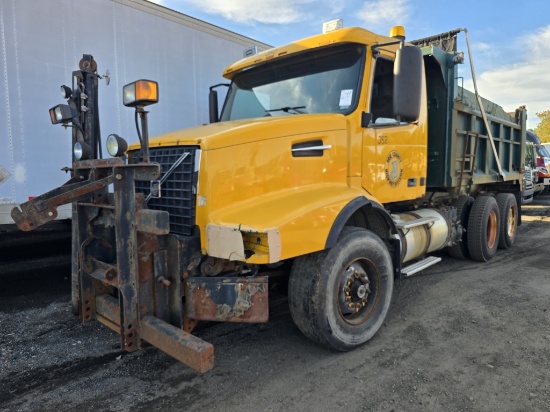 2002 Volvo Vhd 10-wheel Dump Truck