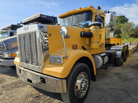 1985 Autocar Day Cab Tractor