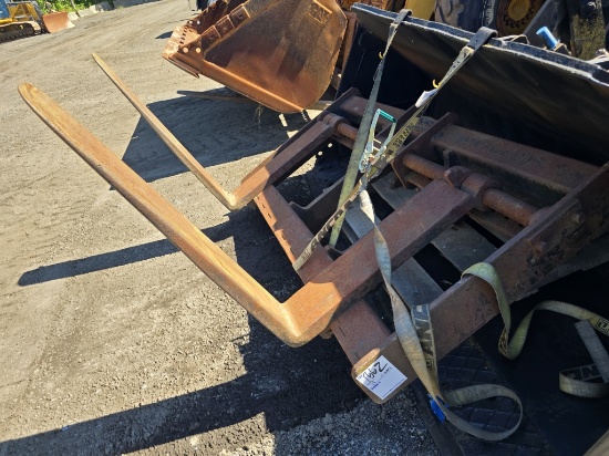 Hewitt Pole Forks For Cat It18 Loader